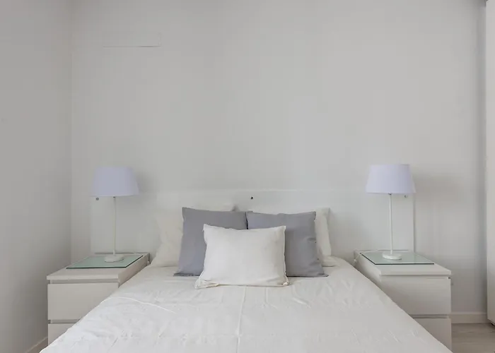 Light-Filled, Fully Renovated Apt Near Belem, By Timecooler
