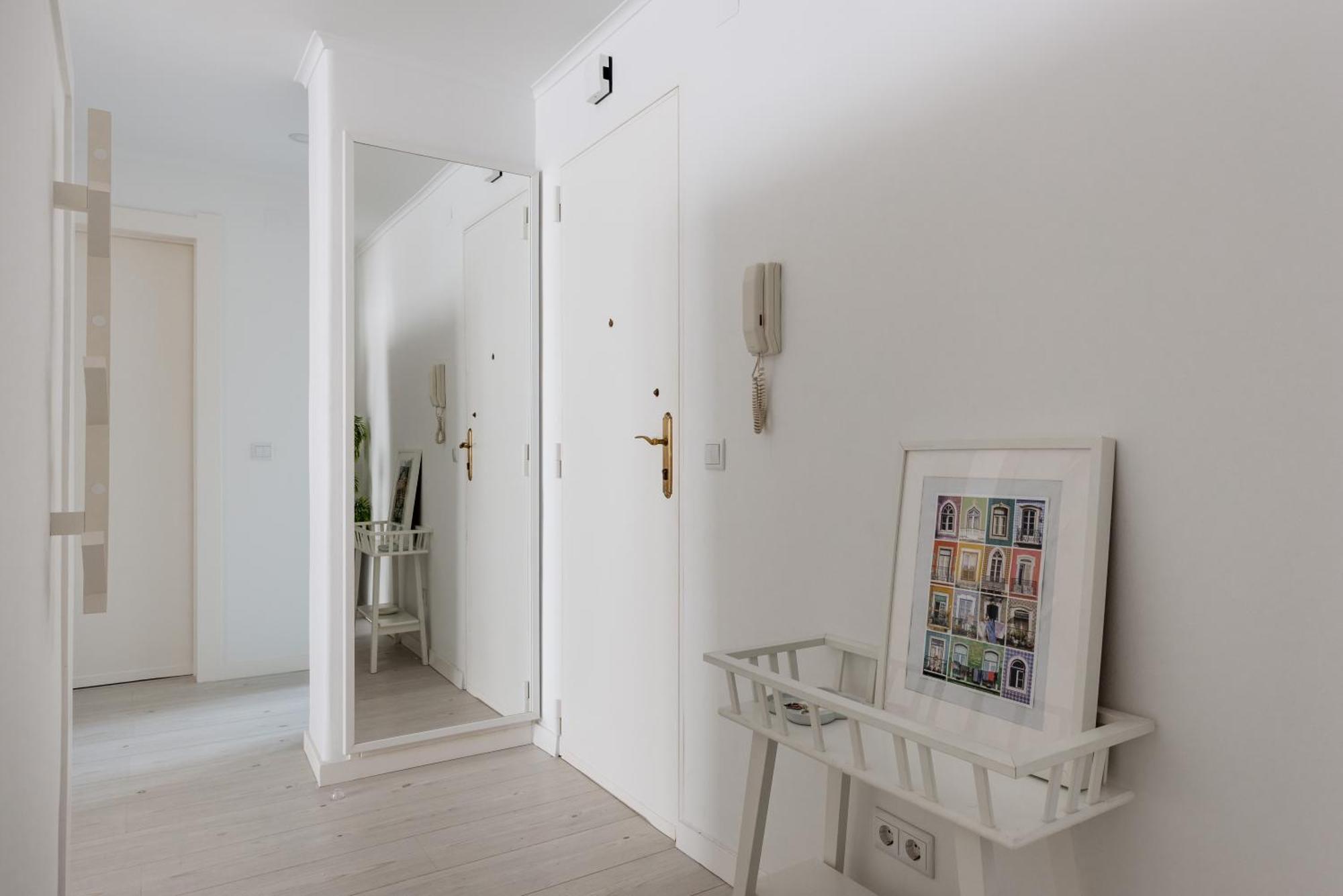 Light-filled, Fully Renovated Near Belem, By Timecooler Lisbon