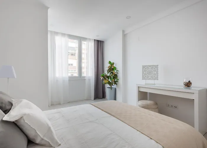 Light-Filled, Fully Renovated Apt Near Belem, By Timecooler